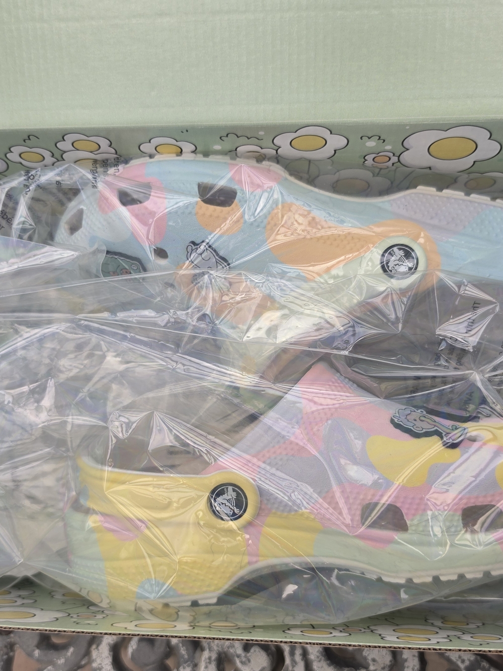 CROCS Doodles Limited Edition. Womens Size 8 - Picture 2 of 5